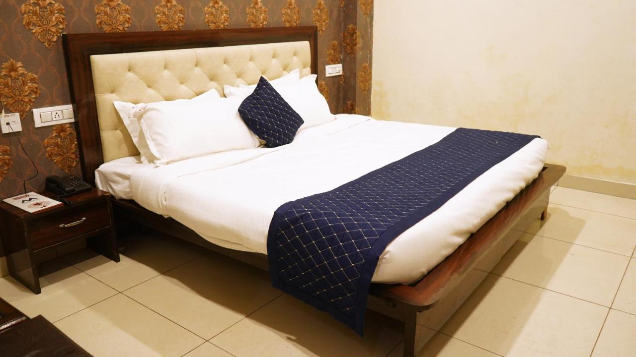 Aa Hotels & Resorts Zirakpur Extérieur photo